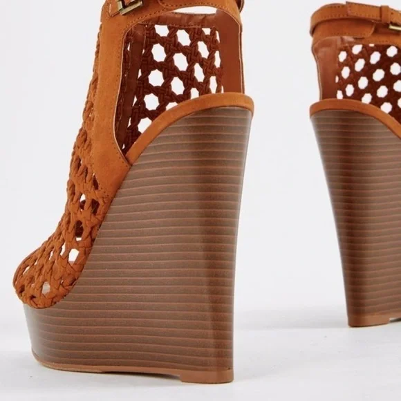 LAST CHANCE!! Get it before it’s GONE!! 👋❤️ Sandle Wedges - Picture 3 of 8